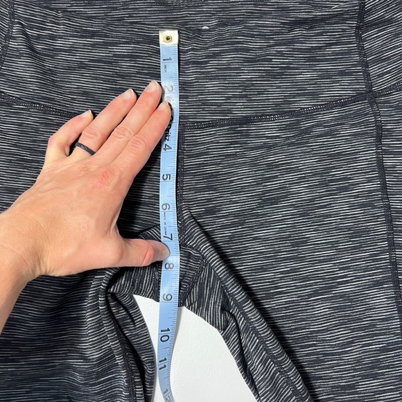 Athleta black and white stripped cropped leggings - Picture 6 of 6